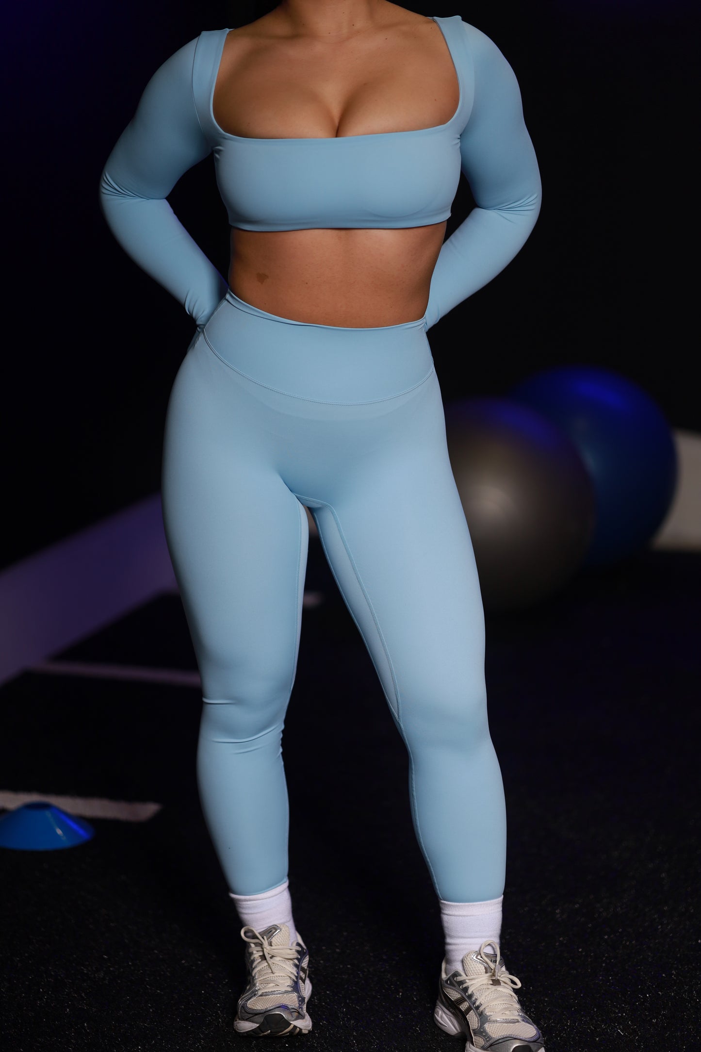 ESSENTIAL LEGGINGS